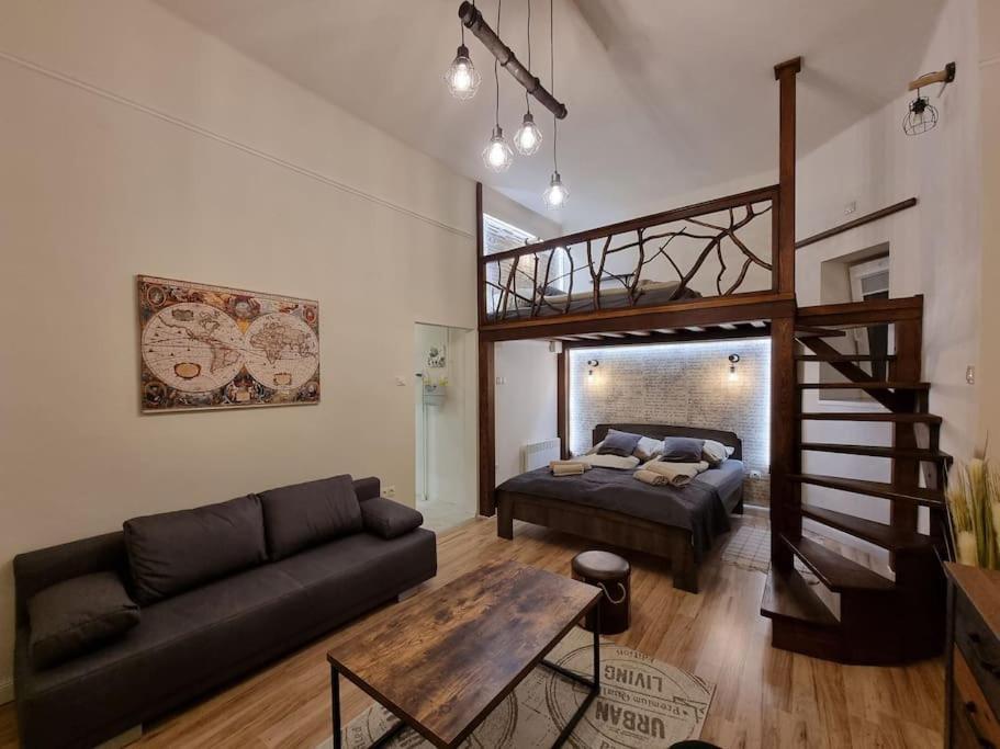 Vintage Apartman In City Center Мишкольц Экстерьер фото