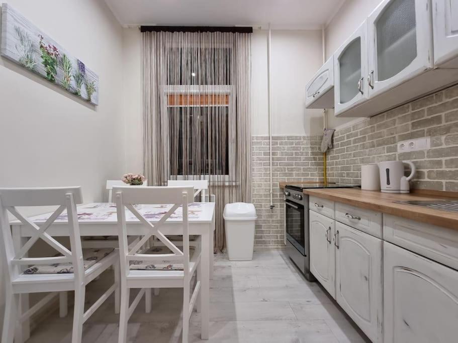 Vintage Apartman In City Center Мишкольц Экстерьер фото