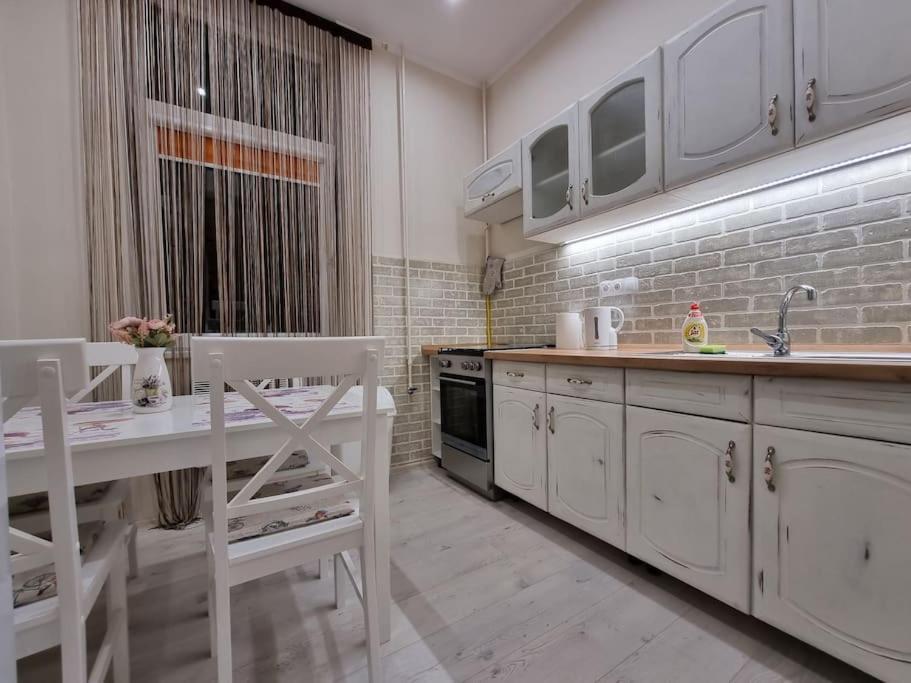 Vintage Apartman In City Center Мишкольц Экстерьер фото